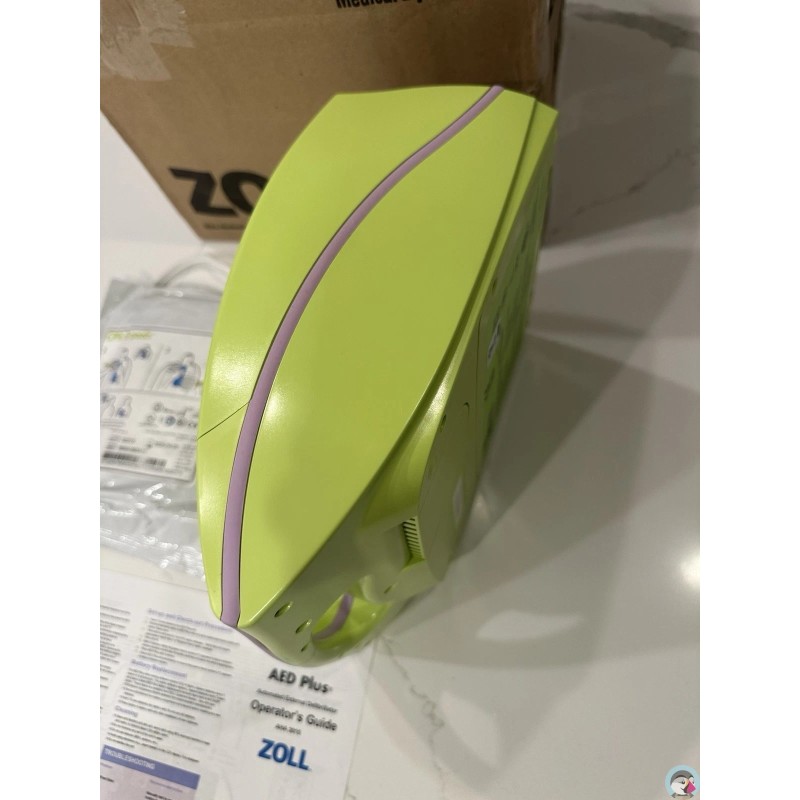 Zoll AED Plus Automatic Defibrillator with Pads Batteries and Carry Case